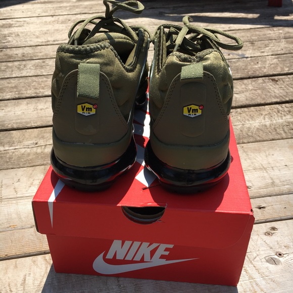 Nike Air Vapormax Plus ‘Olive Green’ - Picture 3 of 4